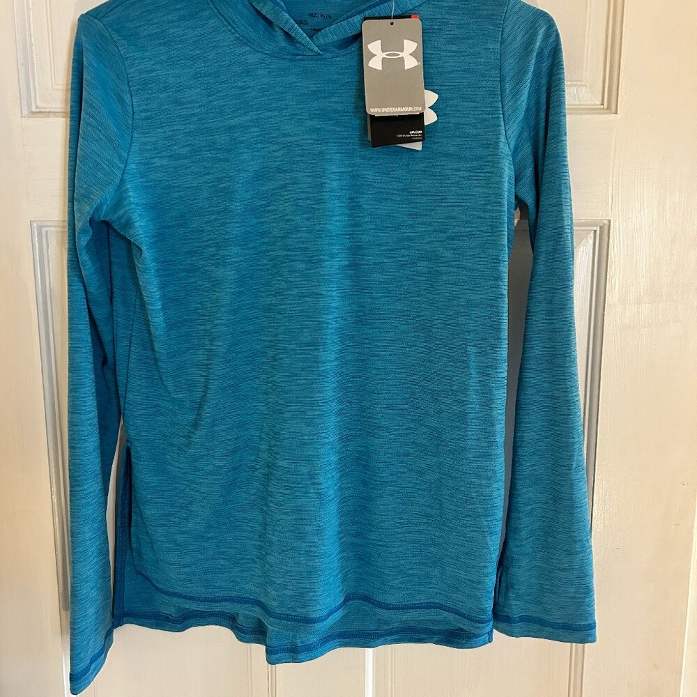 Under Armour girls long sleeved pullover hoodie
